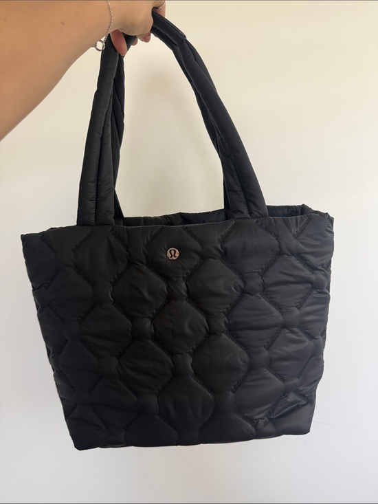 lululemon athletica Handbags - lululemon athletica Black Quilted Puffer Tote